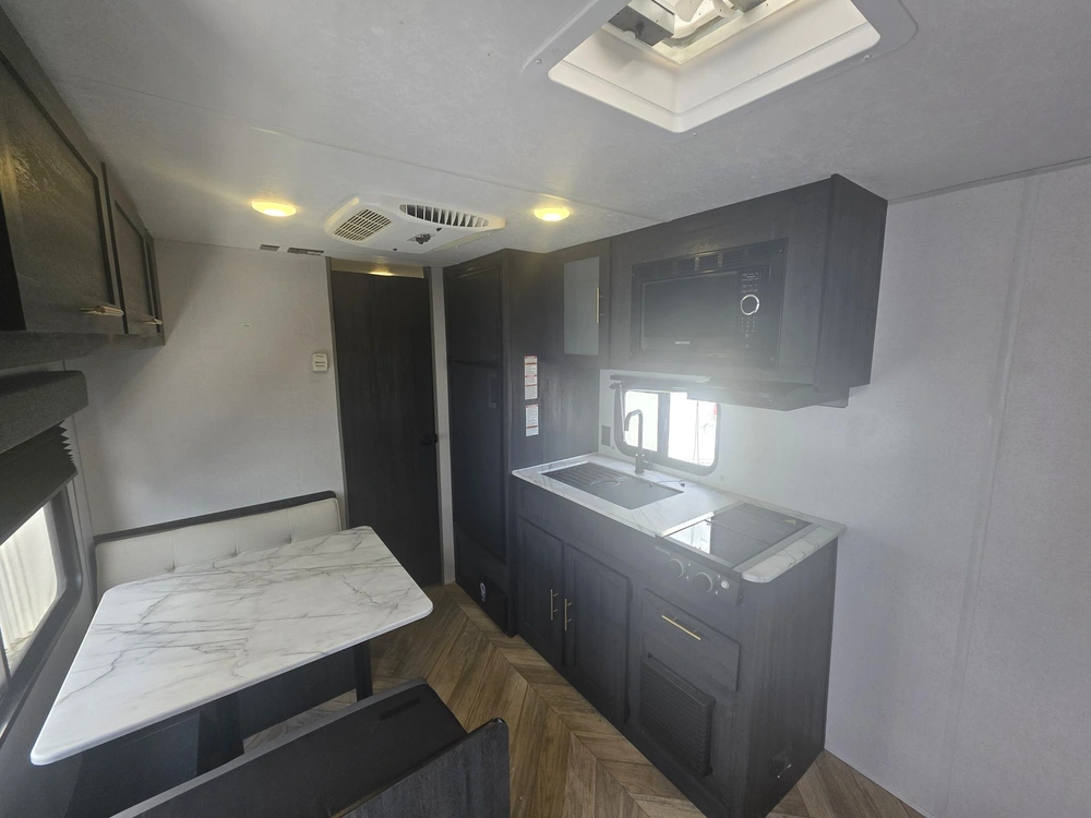 2022 Other Ascent Series 1660fqx alt