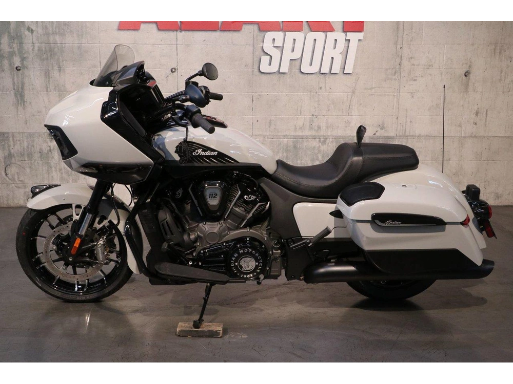 2026 Indian Motorcycle Challenger Dark Horse +112 & Powerband Audio alt
