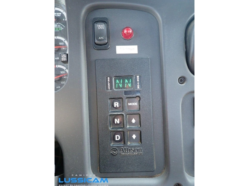 2013 Freightliner M2106