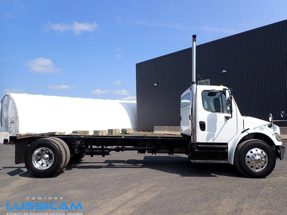 2013 Freightliner M2106