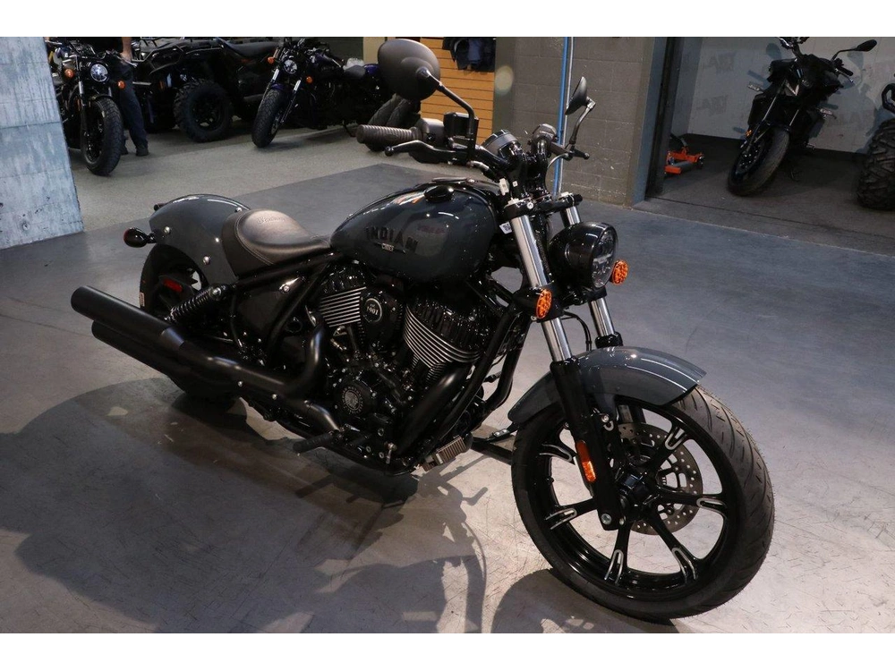 2025 Indian Motorcycle Chief Dark Horse alt
