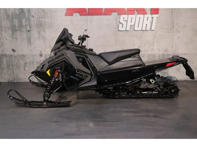 2025 Polaris 650 INDY VR1 DYNAMIX 137 thumbnail 3