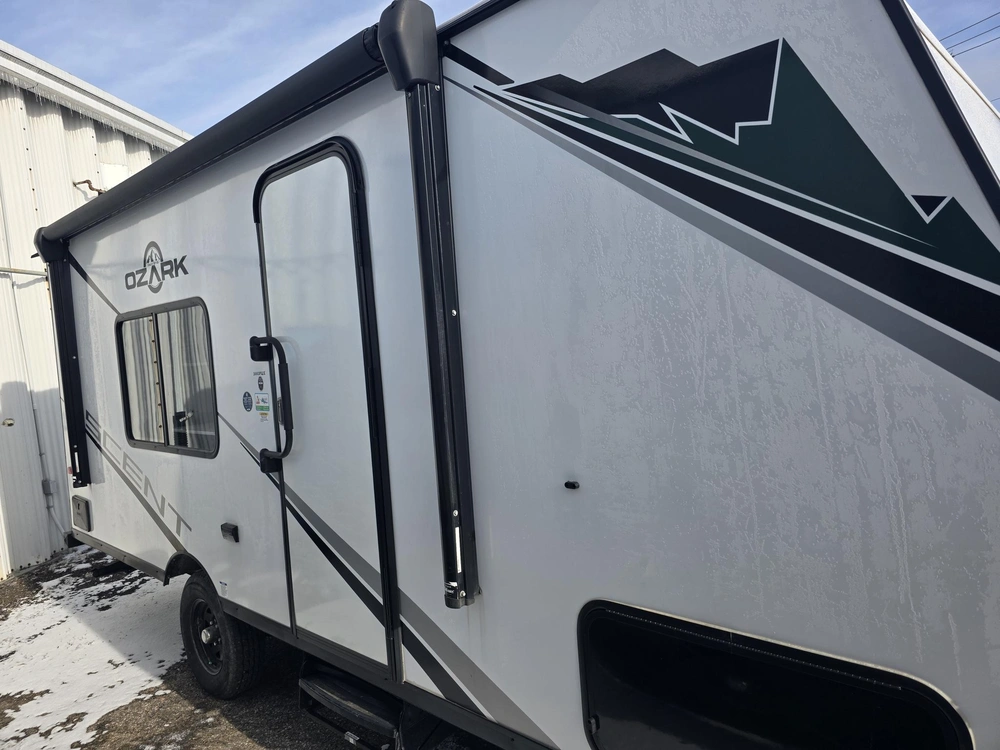 2022 Other Ascent Series 1660fqx alt