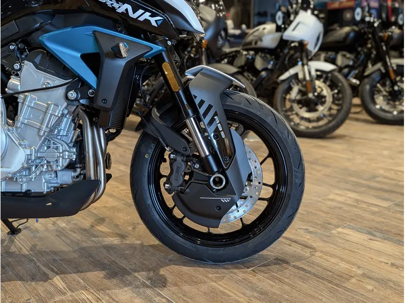 2026 CFMOTO 675NK // Glacier White thumbnail 4