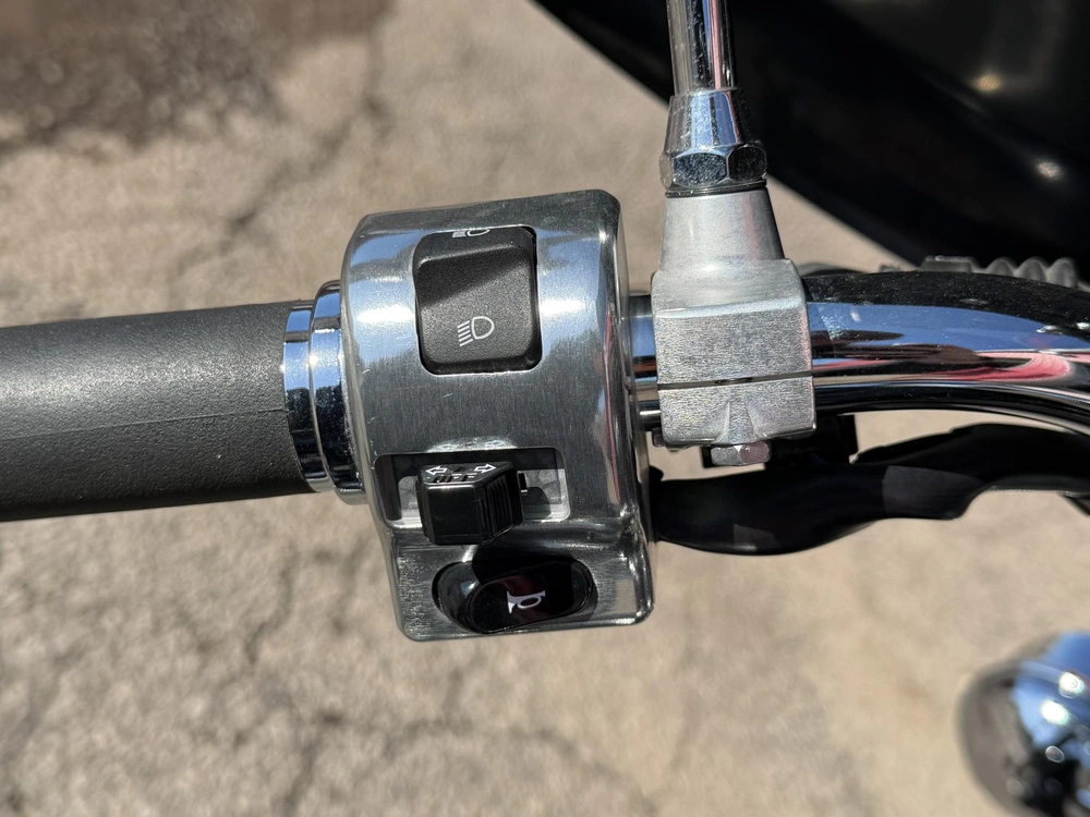 2010 Yamaha V Star 650 Midnight Custom alt