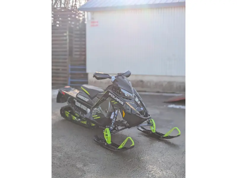 2026 Polaris SNO-26 9R SB ASSAULT 146 SWITCHBACK 900CC DÉMO AVEC CLOUS