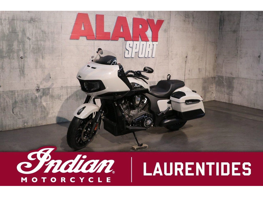 Indian Motorcycle Indian Challenger Dark Horse +112 & Powerband Audio 2026 alt