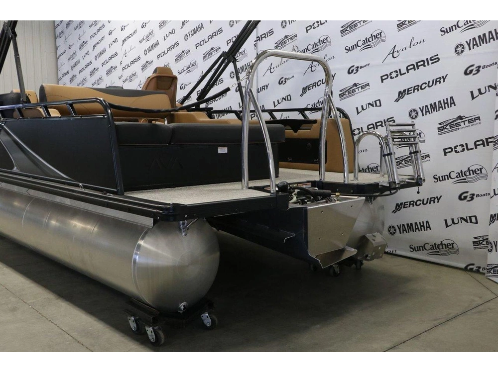 2026 Avalon Avalon Lsz 2385 Versatile Rear Bench + Yamaha 90 Hp alt