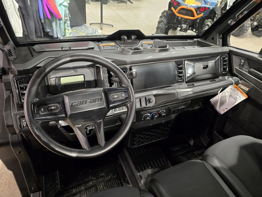 2026 Brp Defender Xt Cab Hd11 With 10.25 In. Infotainment alt