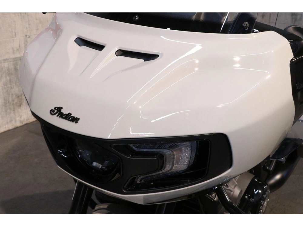 2026 Indian Motorcycle Challenger Dark Horse +112 & Powerband Audio alt