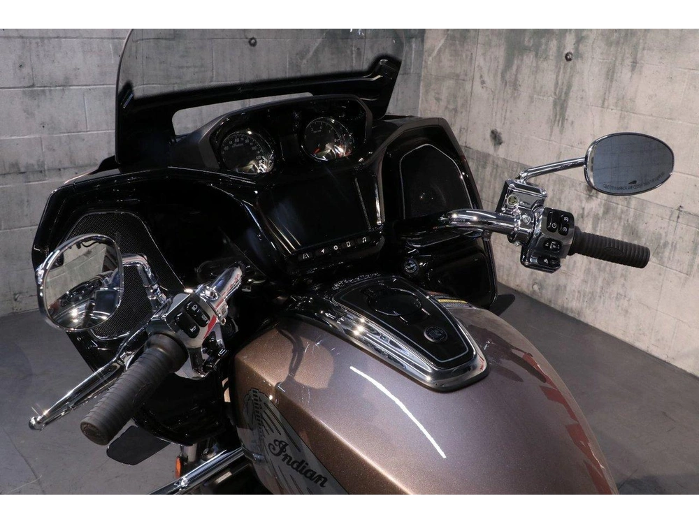 Indian Motorcycle Challenger Limited + 112 & Powerband Audio 2026 alt
