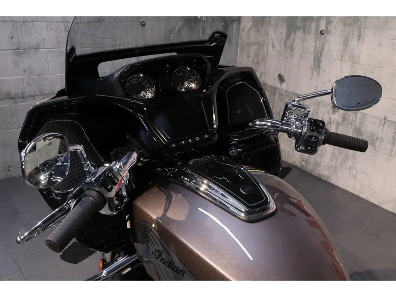2026 Indian Motorcycle Challenger Limited + 112 & powerband audio thumbnail 6