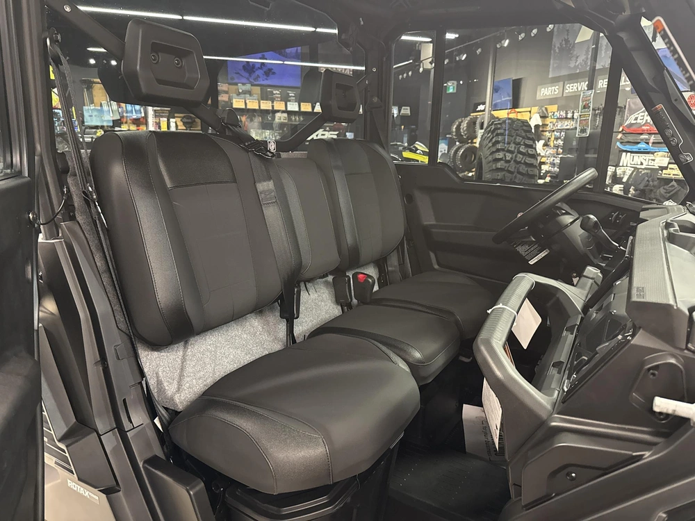 2026 Can-am Defender Midnight Package alt