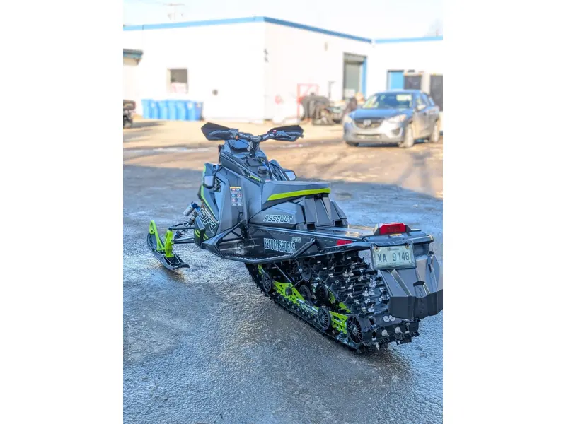 2026 Polaris SNO-26 9R SB ASSAULT 146 SWITCHBACK 900CC DÉMO AVEC CLOUS