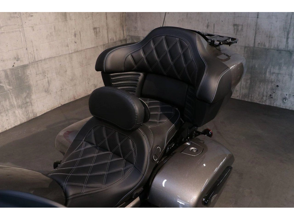 2026 Indian Motorcycle Pursuit Dark Horse + 112 alt