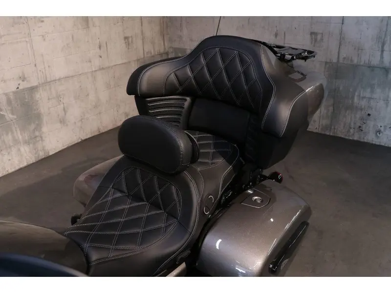 2026 Indian Motorcycle Pursuit Dark Horse + 112 thumbnail 5