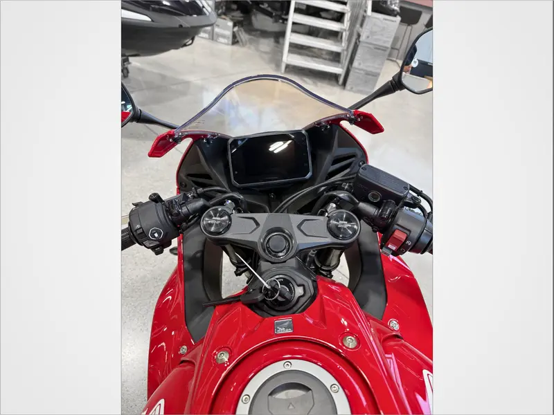 2026 Honda Cbr650r E-clutch (abs) alt