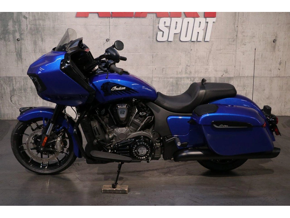 Indian Motorcycle Indian Challenger Dark Horse +112 & Powerband Audio 2026 alt