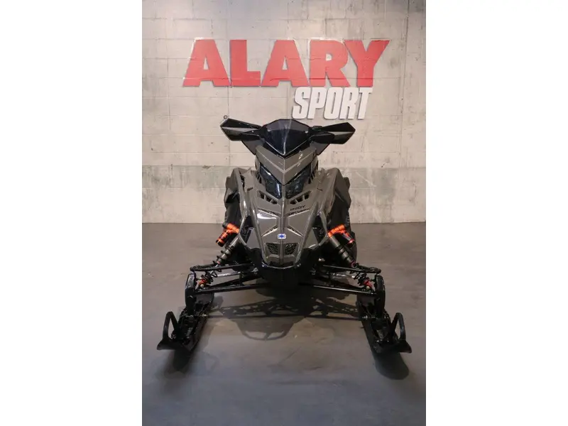 Polaris PATRIOT BOOST INDY VR1 DYNAMIX 137 DEMO 2025