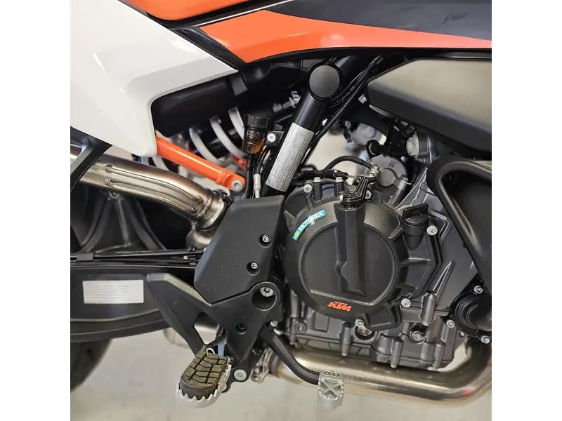 2024 KTM 890 SMT thumbnail 13
