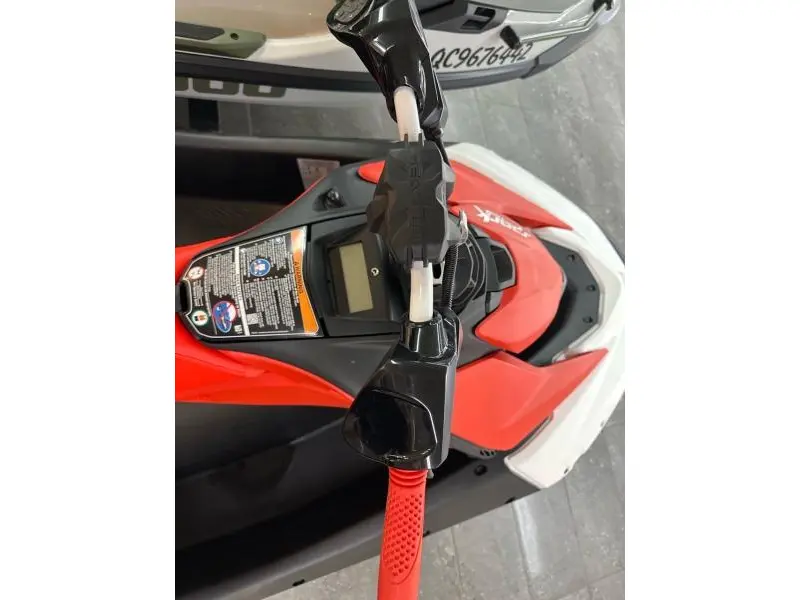 2025 Sea-Doo Spark Trixx 1P thumbnail 5