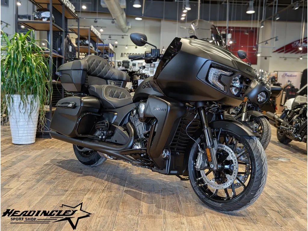 2026 Indian Motorcycle Pursuit Dark Horse // Black Smoke 