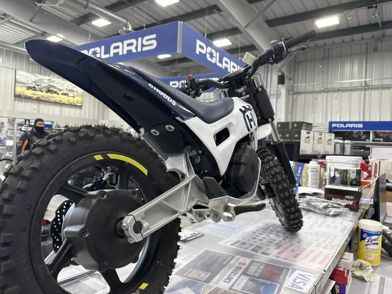 2025 Husqvarna EE 2 thumbnail 3