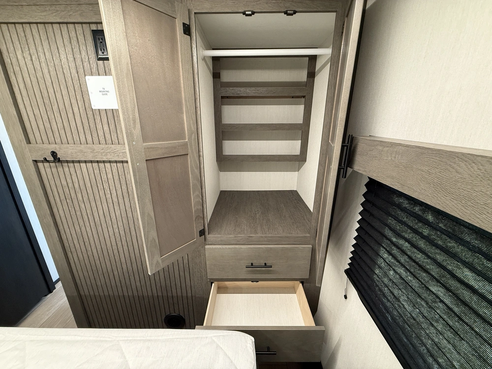 Arctic Wolf 285opt 2026 alt