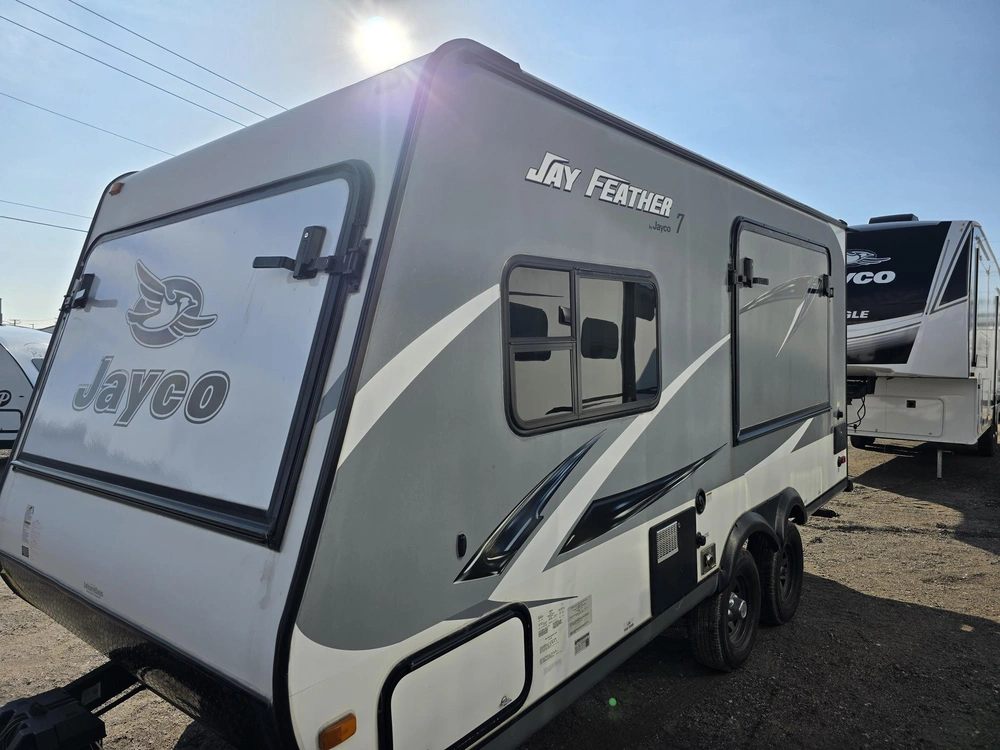 2016 Jayco Jay Feather 17xfd alt