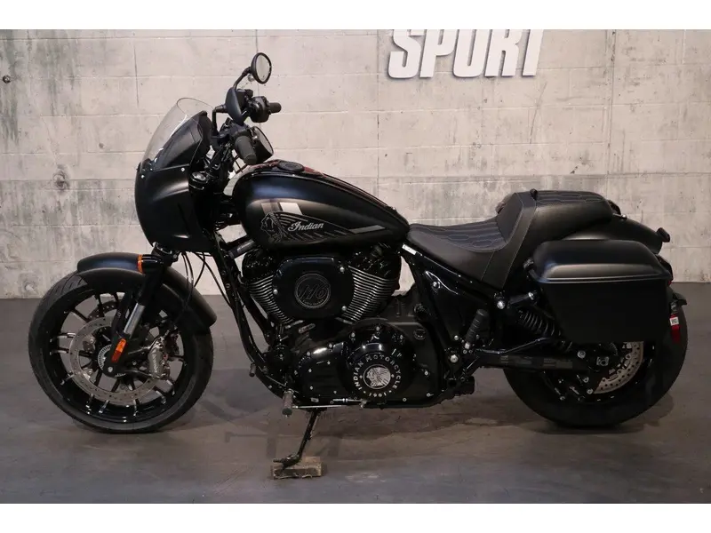 2025 Indian Motorcycle Sport Chief RT thumbnail 3
