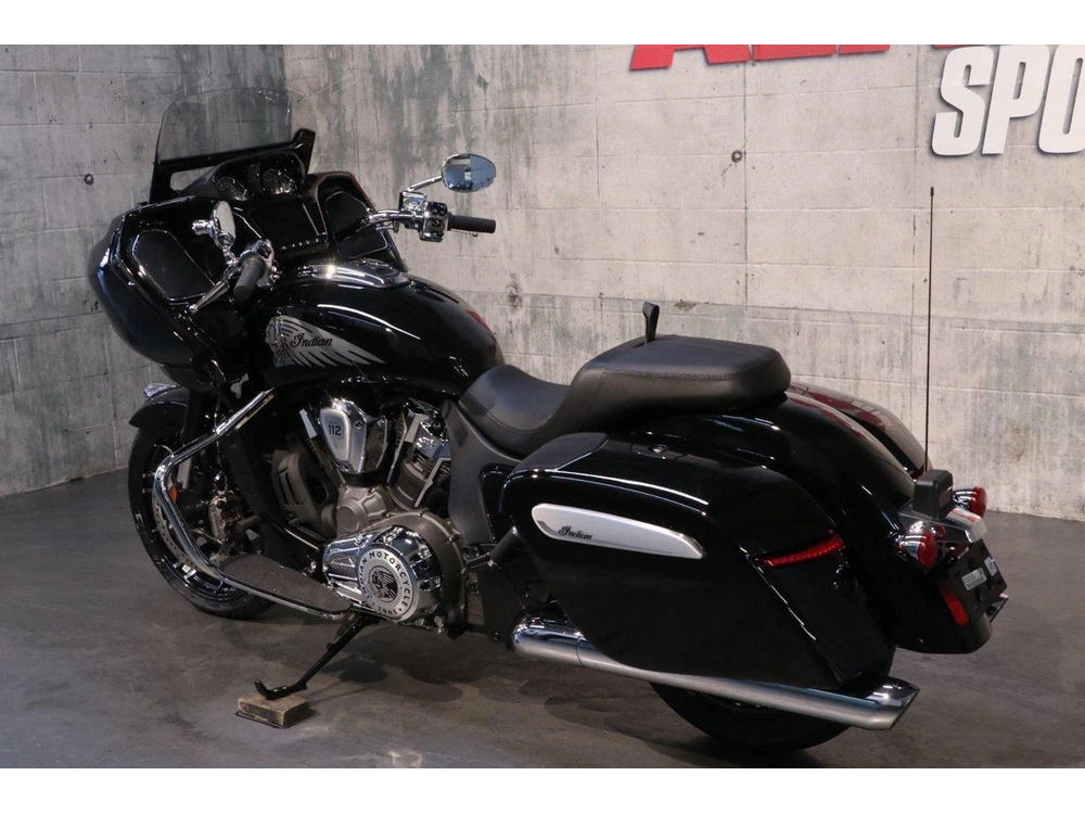 Indian Motorcycle Challenger Limited + 112 & Powerband Audio 2026 alt