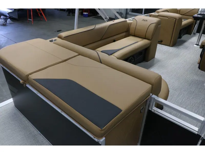 Avalon VENTURE 2180 CRUISE + YAMAHA 70 HP 2026