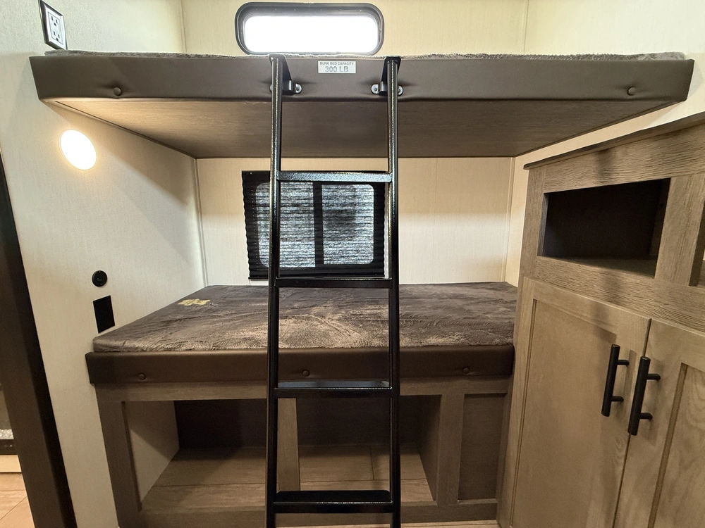 Arctic Wolf 285opt 2026 alt