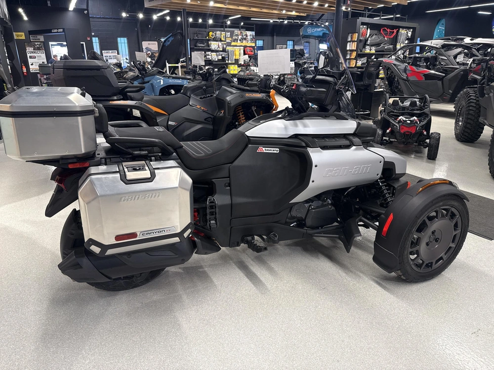 2025 Can-am J2sa alt