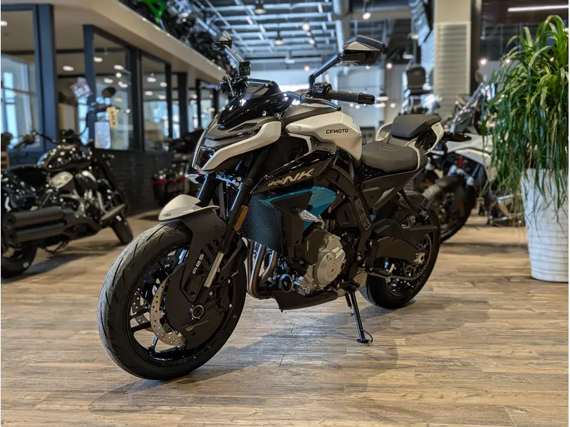 2026 CFMOTO 675NK // Glacier White thumbnail 13