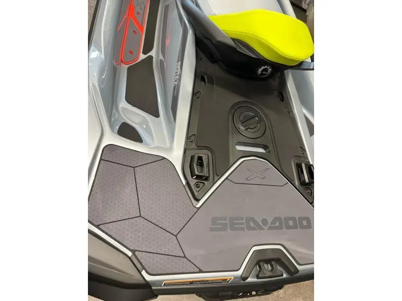 2025 Sea-Doo RXT-X 325 (Audio) thumbnail 8