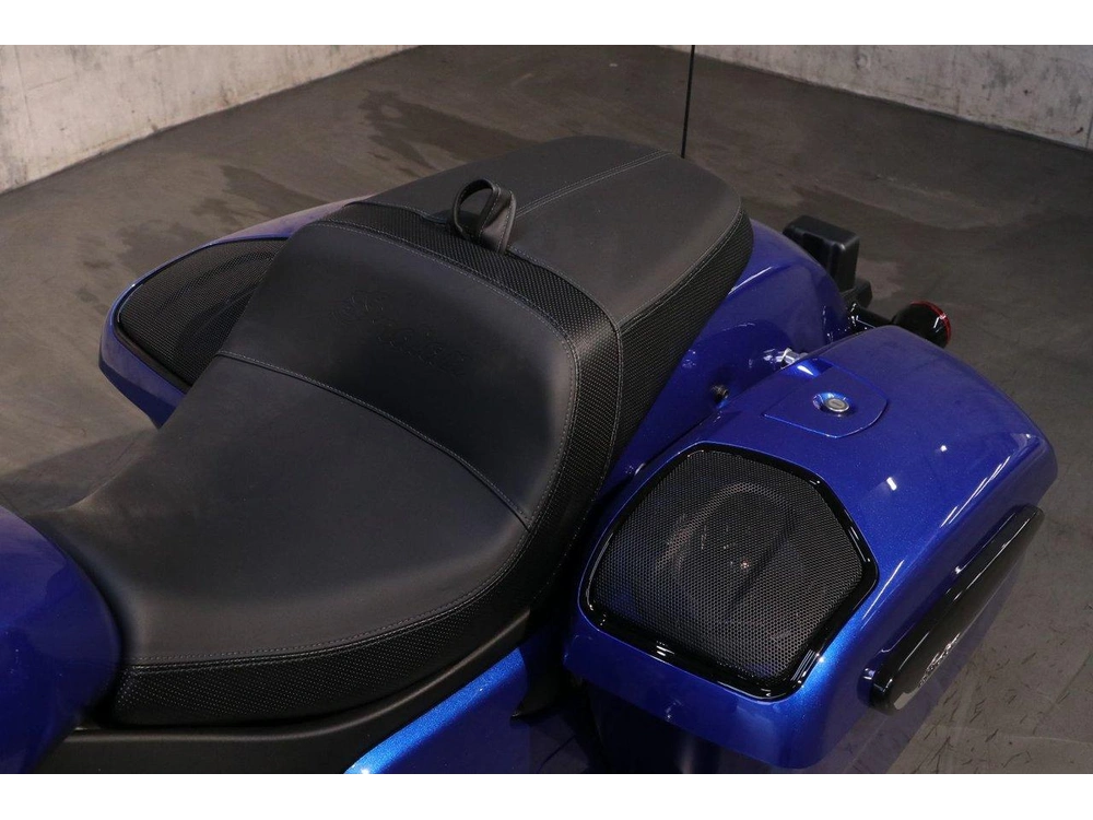 Indian Motorcycle Indian Challenger Dark Horse +112 & Powerband Audio 2026 alt