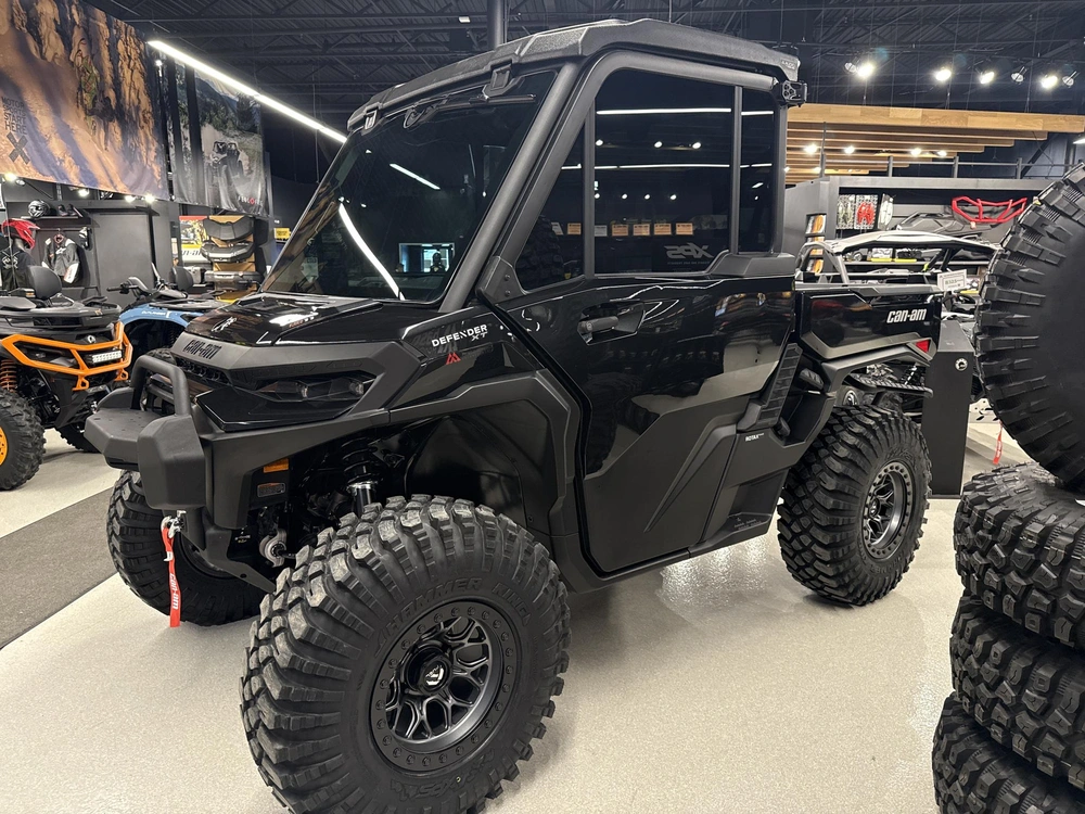 2026 Can-am Defender Midnight Package alt