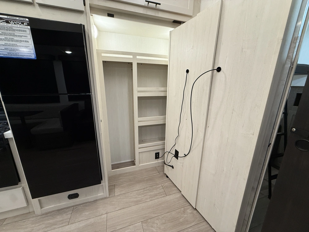 Arctic Wolf 285opt 2026 alt