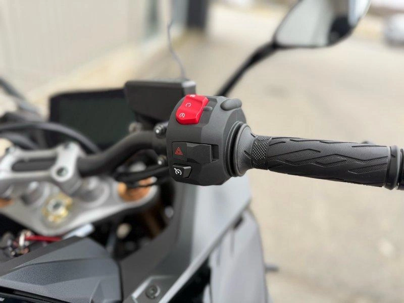 2026 Suzuki Gsx-s1000gt+ alt