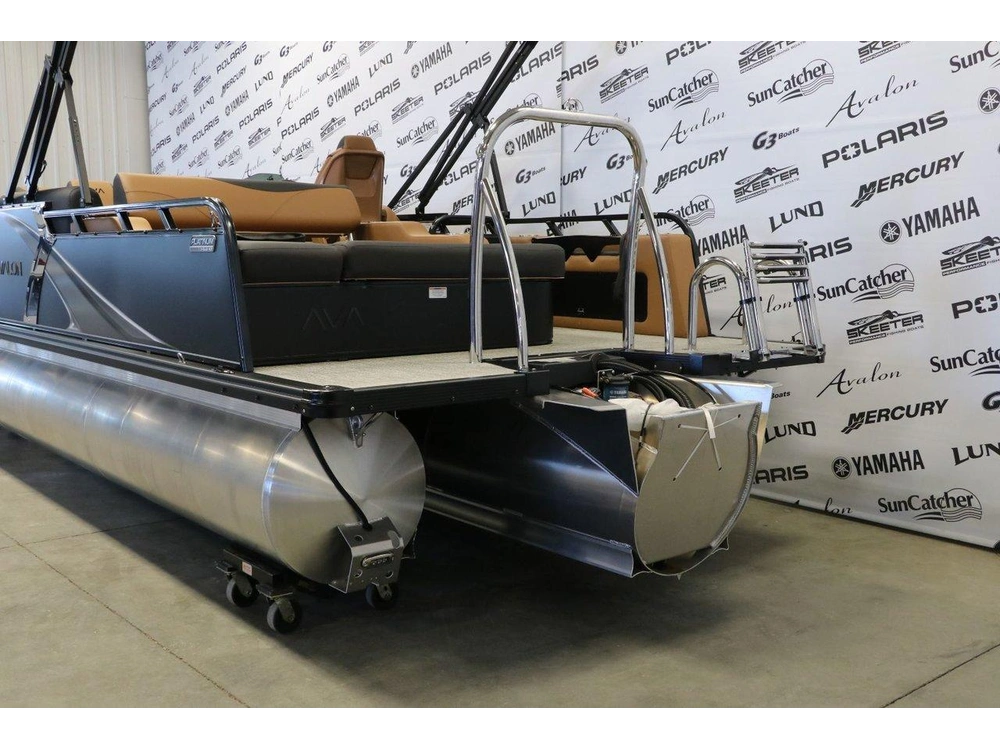 2026 Avalon Avalon Lsz 2385 Versatile Rear Bench Platinum + Yamaha Vmax 150 Hp alt