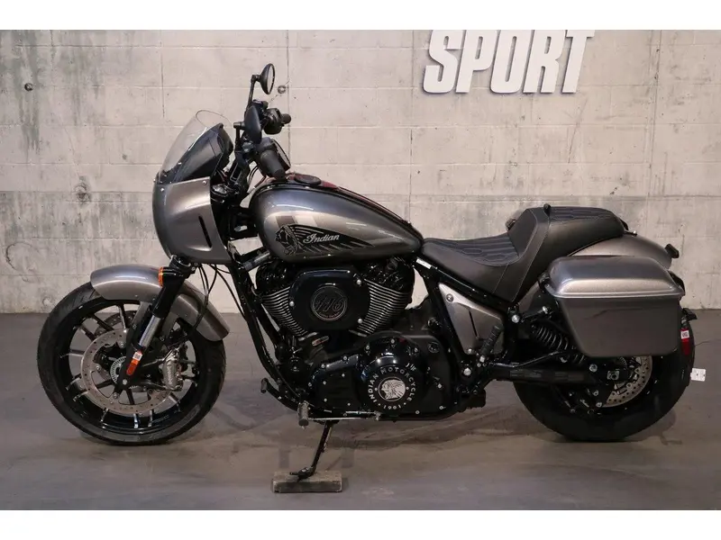 2025 Indian Motorcycle Sport Chief RT thumbnail 3