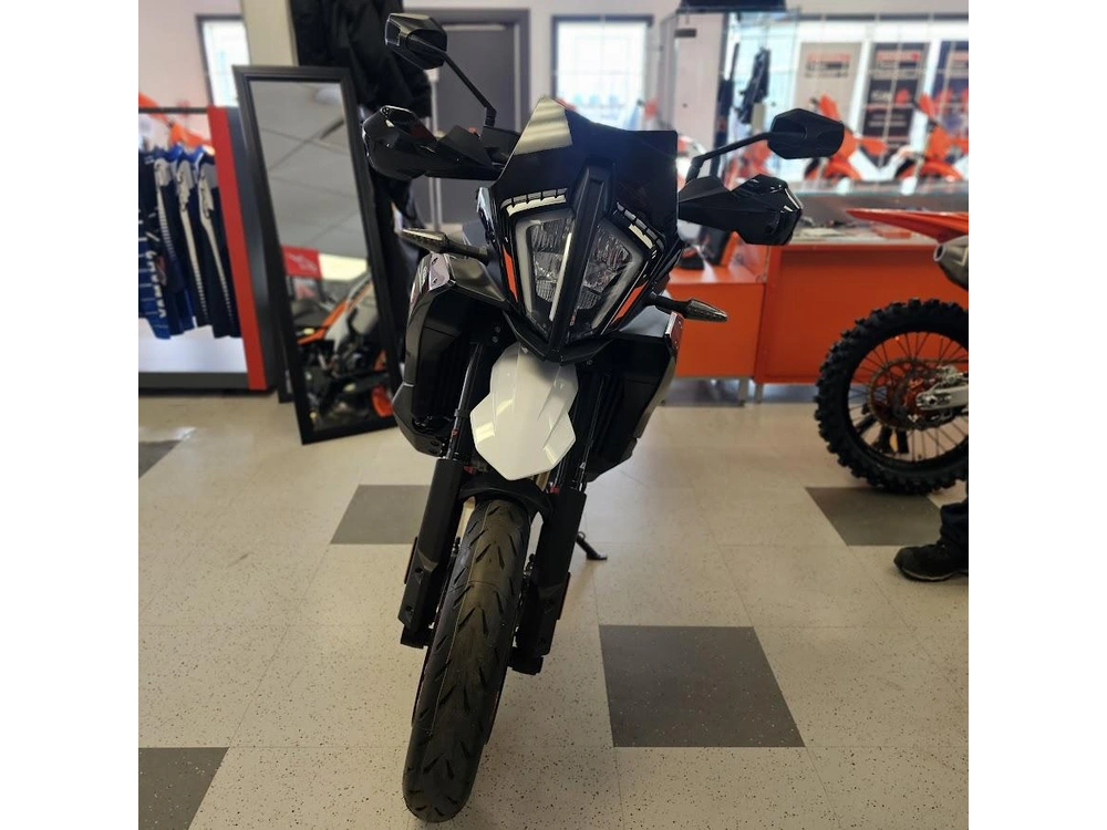 2024 Ktm 890 Smt alt