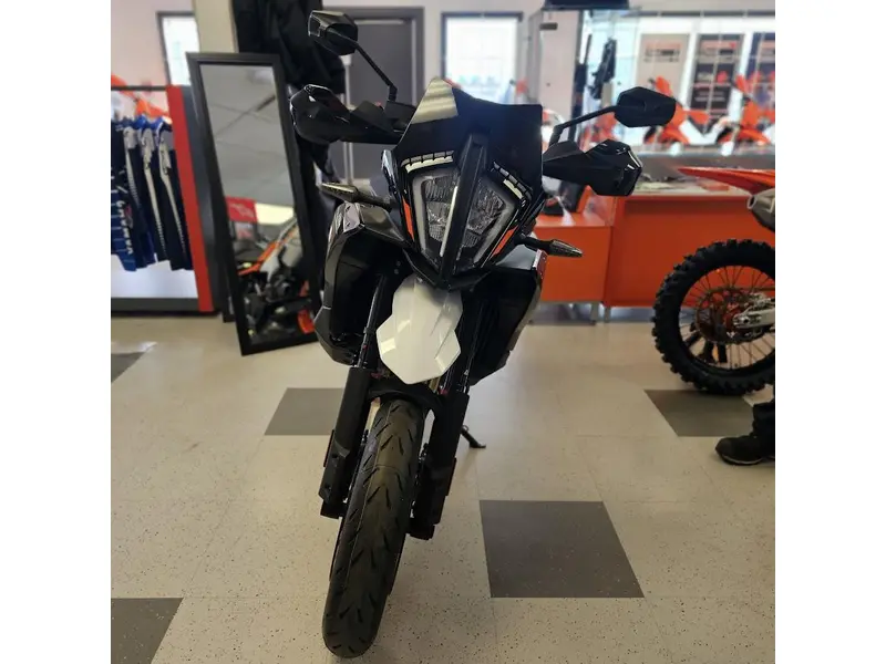 2024 KTM 890 SMT thumbnail 4