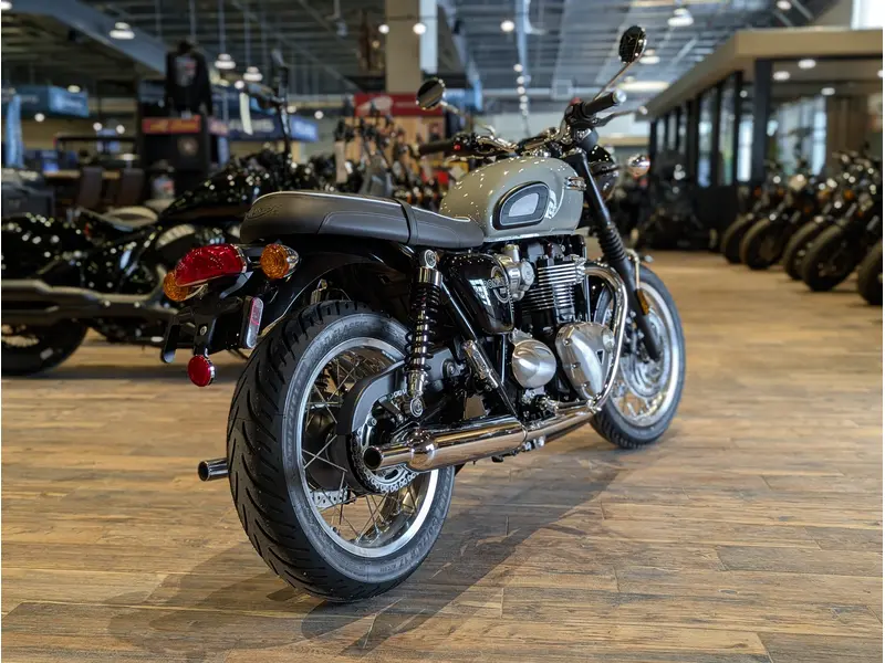 Triumph Bonneville T120 // Stone Grey 2026