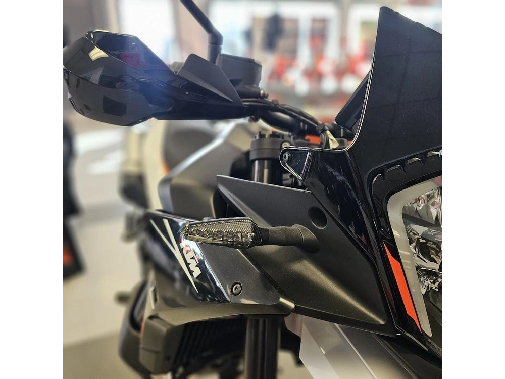 2024 Ktm 890 Smt alt