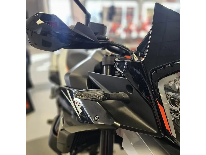2024 KTM 890 SMT thumbnail 7