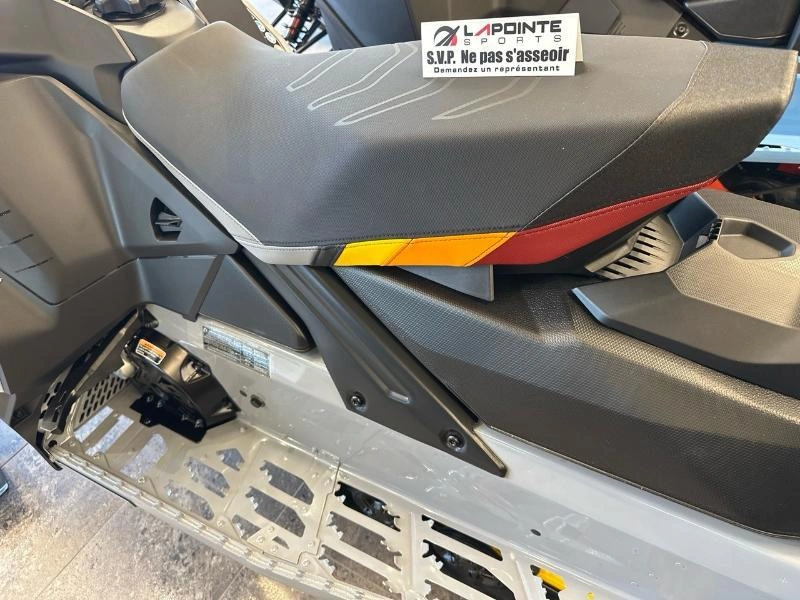 Ski-doo Mxz Adr W/ Blizzard Pkg 137 850 E-tec Ice Ripper Xt 1.25'' E.s. 2026 alt