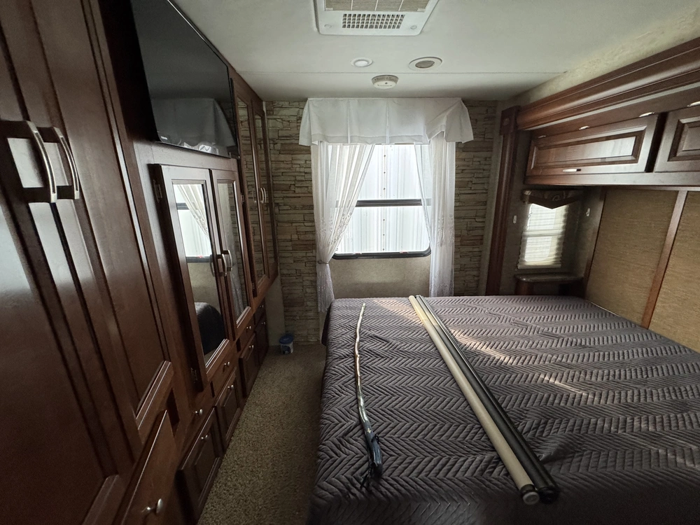 2014 Forest River Georgetown 378ts alt