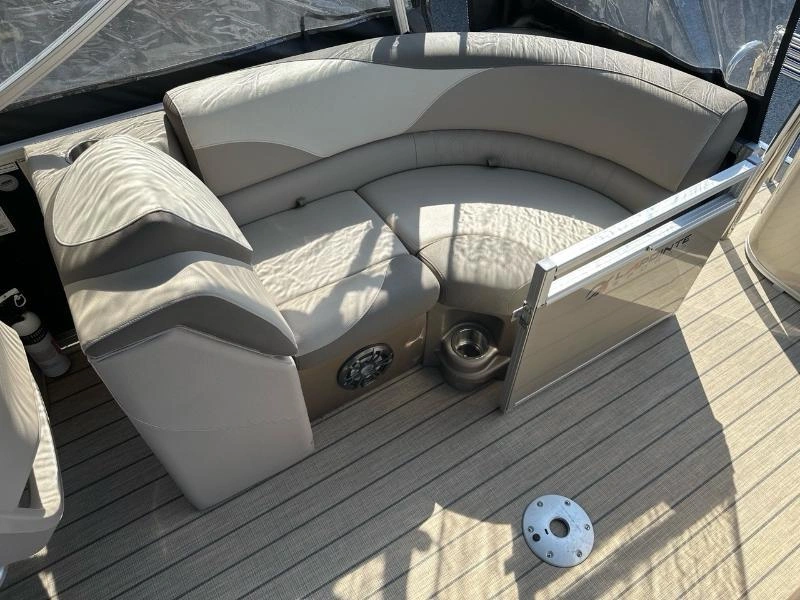 Legend Q-series Lounge Sport Pro 22'6 2023 alt